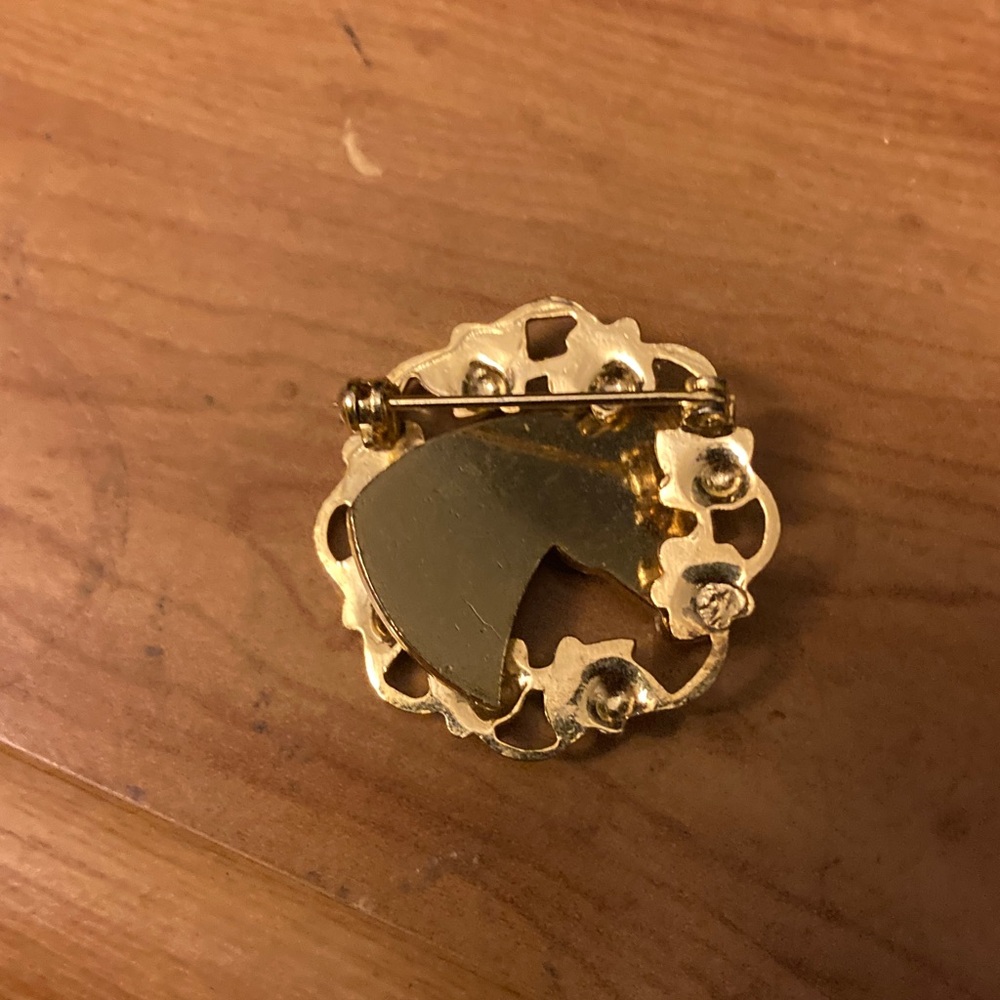 Gold Horse Brooch with Leaf Design - Picture 3 of 3